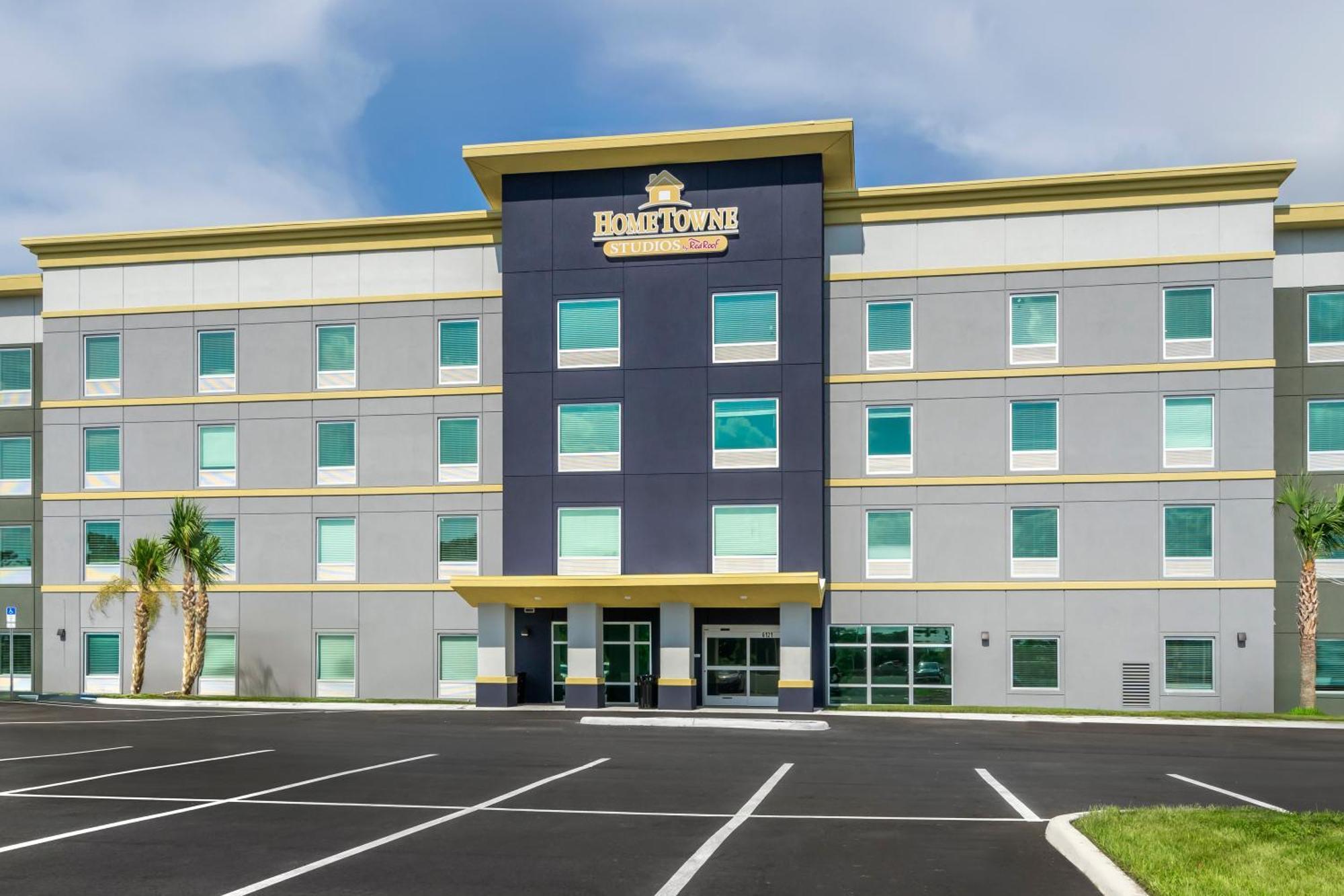 Hometowne Studios By Red Roof Tampa - Airport Exterior photo